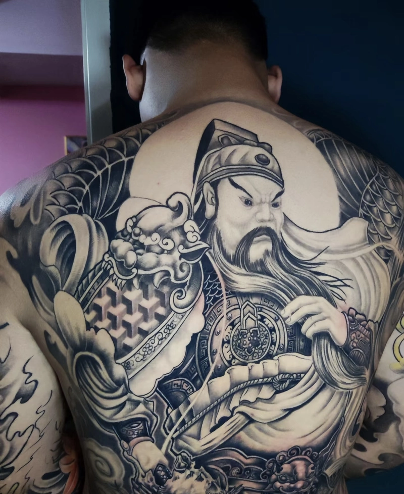 Ảnh hình xăm full lưng đẹp cho nam cá tính