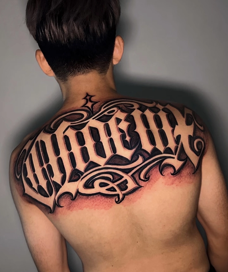 Ảnh hình xăm sau lưng nam mạnh mẽ