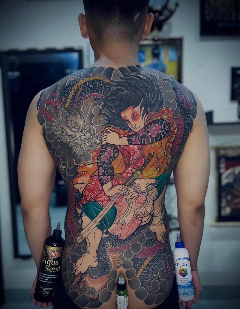 Ảnh hình xăm yakuza full lưng mang phong cách hầm hố