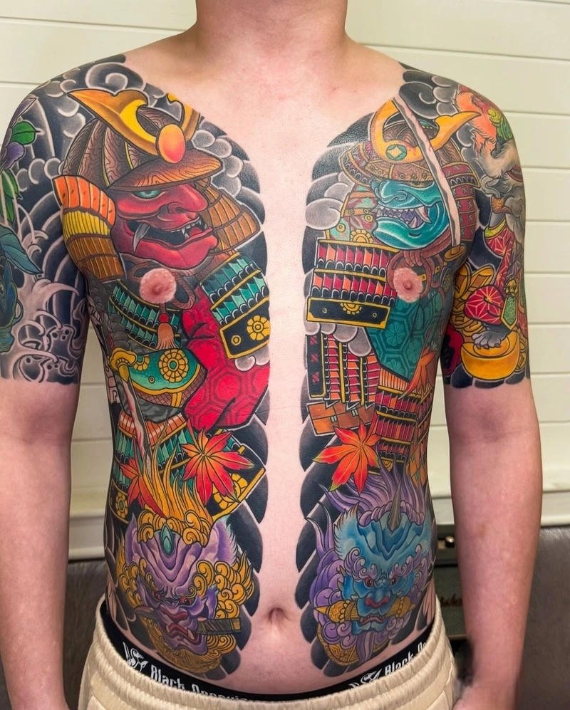 Ảnh hình xăm yakuza phủ kín lưng với bố cục nghệ thuật