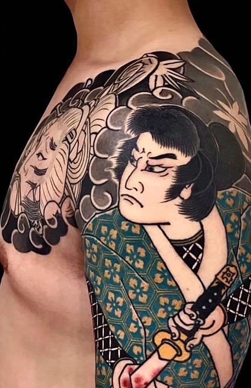 Ảnh hình xăm yakuza với rồng Nhật uốn lượn mạnh mẽ