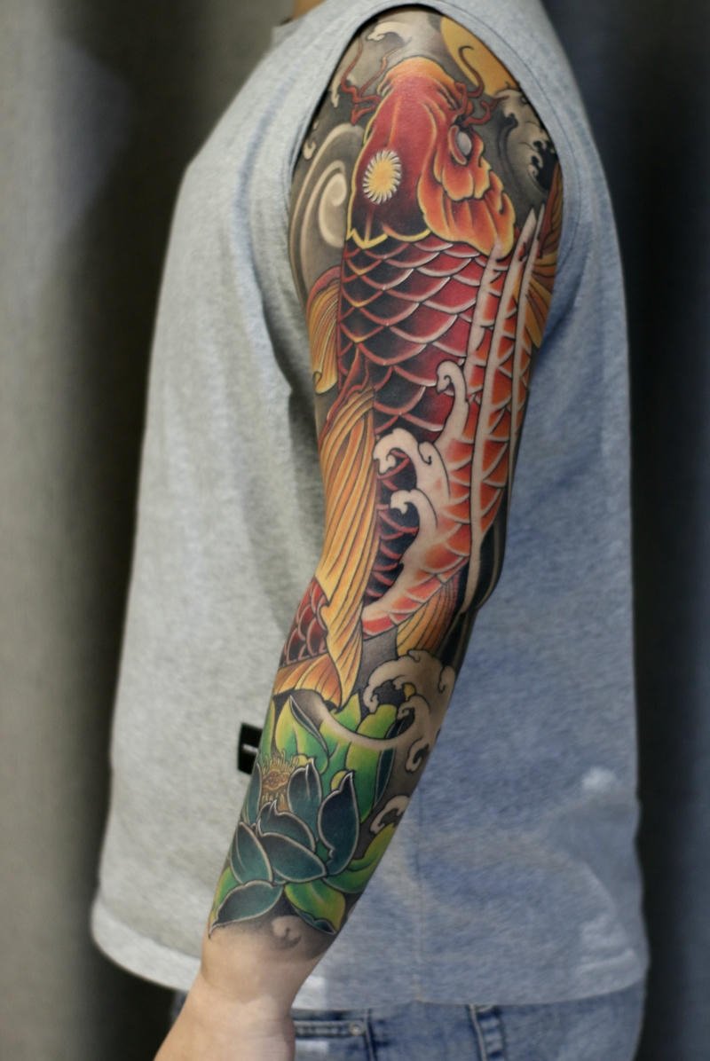 Hình ảnh tattoo cá chép Nhật cổ hiệu ứng sóng dập dềnh