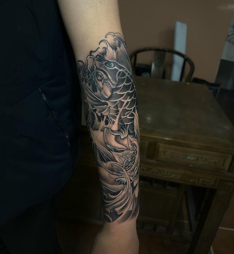 Hình ảnh tattoo cá chép Nhật cổ họa tiết mây cuộn