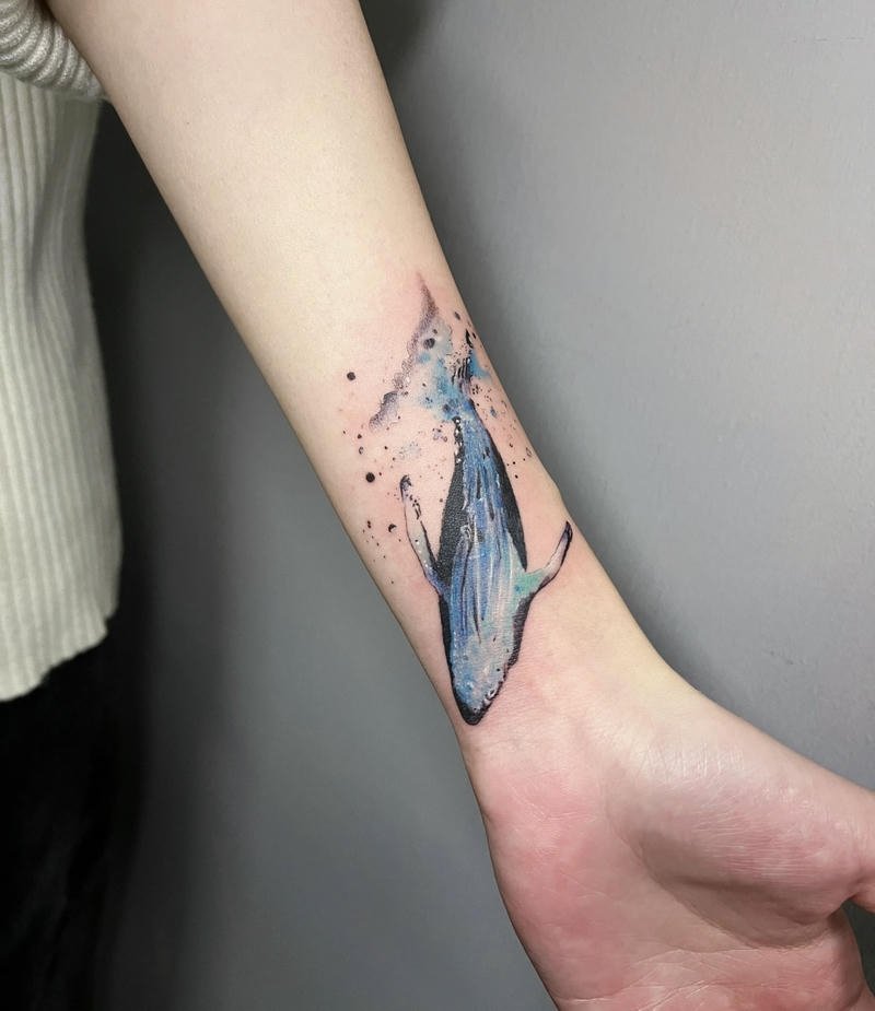 Hình ảnh tattoo cá voi xanh tinh tế độc đáo