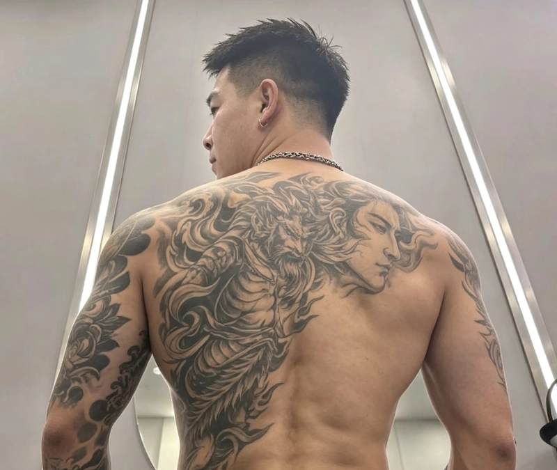 Hình mẫu lưng nam xăm nghệ thuật đẹp