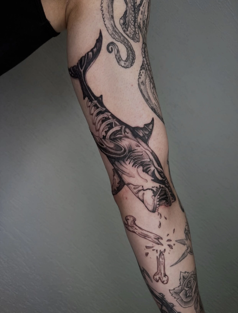 Hình tattoo cá mập biển sâu bí hiểm