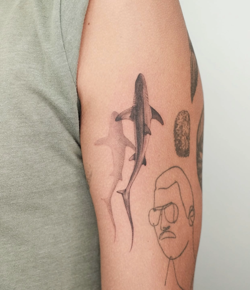Hình tattoo cá mập đang bơi có bóng