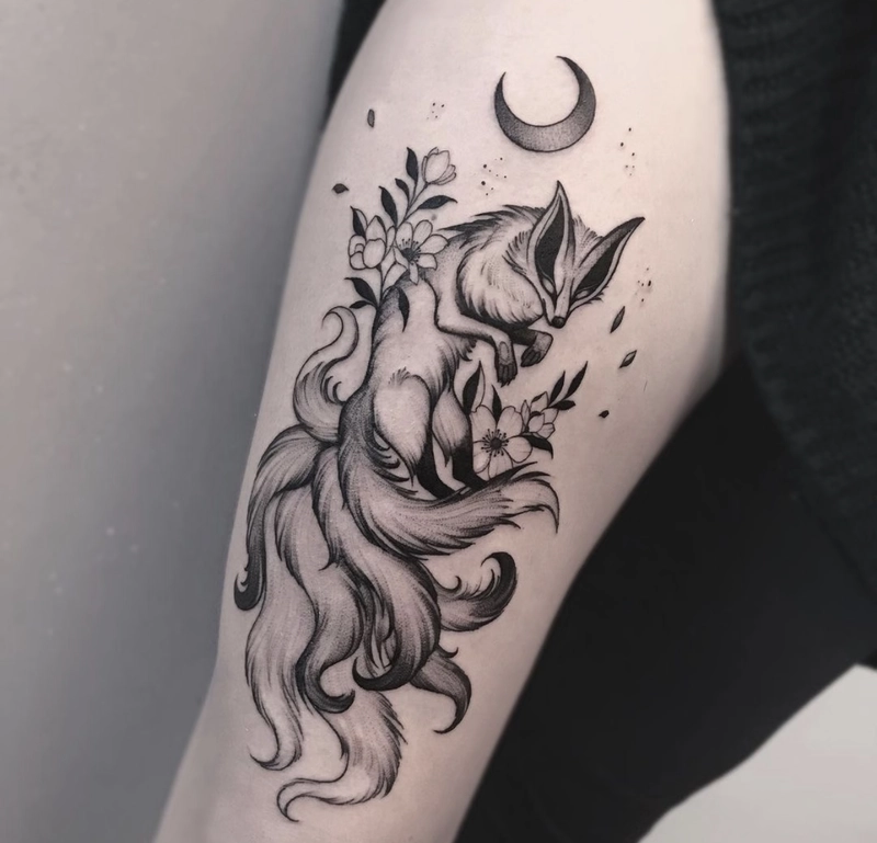Hình tattoo cáo 9 đuôi mang vẻ đẹp ma mị