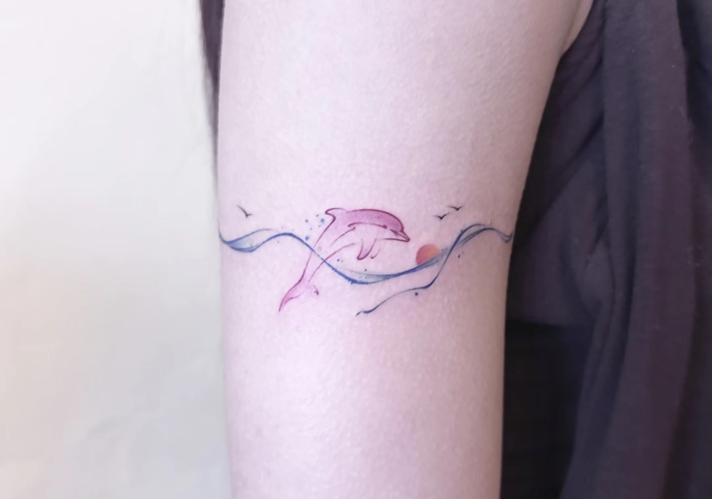 Hình tattoo vòng tay cá heo mang nét đẹp tự nhiên