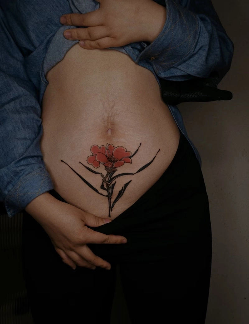 Hình xăm bụng nữ đẹp tự nhiên cho phong cách cá nhân