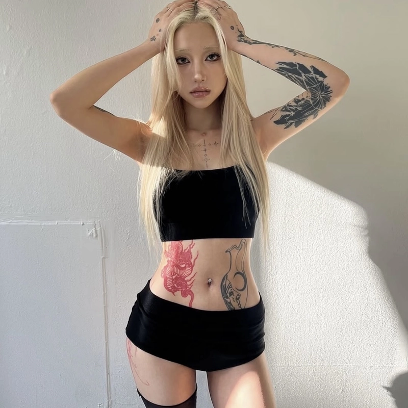 Hình xăm bụng nữ đơn giản nhưng cực kỳ tinh tế