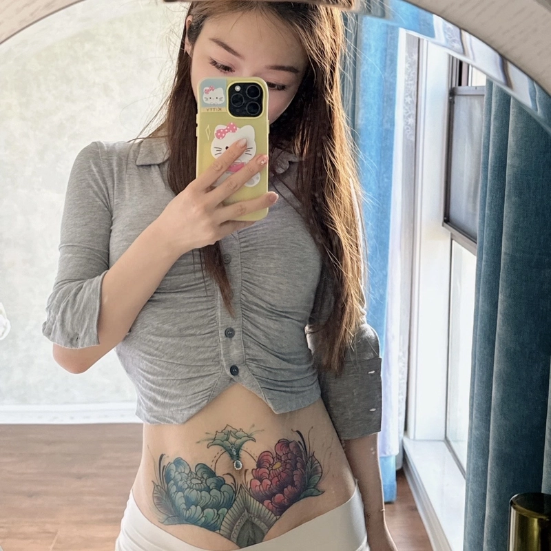 Hình xăm bụng nữ mini đẹp phù hợp phong cách hiện đại