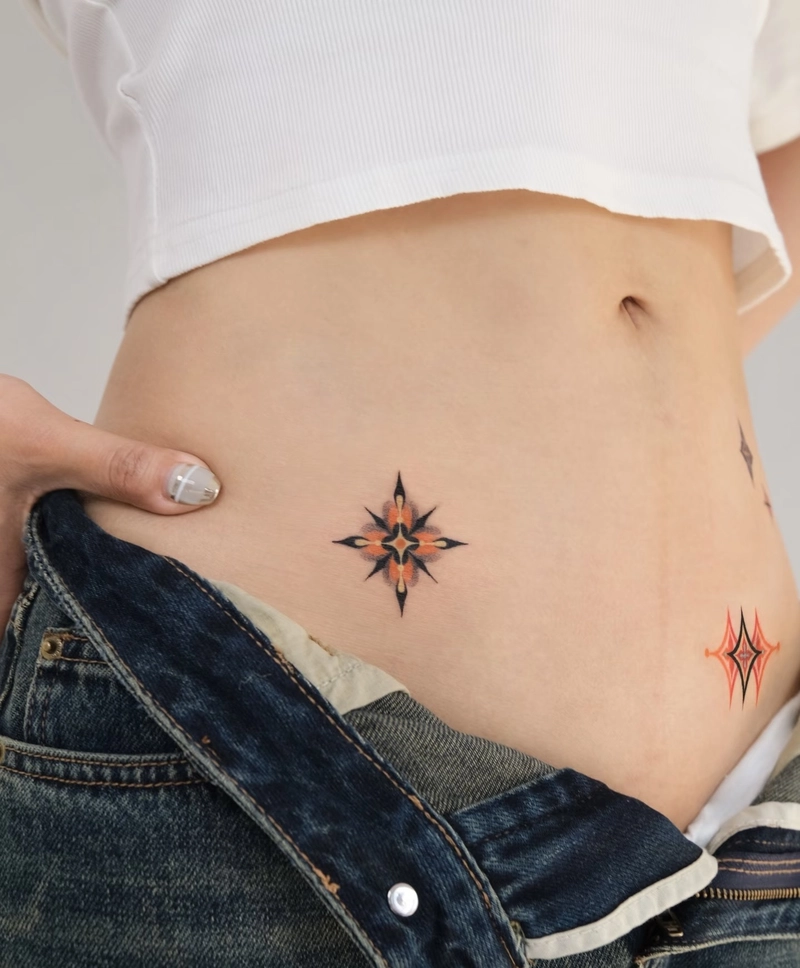 Hình xăm bụng nữ phong cách hiện đại đầy cuốn hút