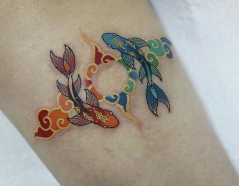 Hình xăm cá chép Nhật cổ sắc cam xanh