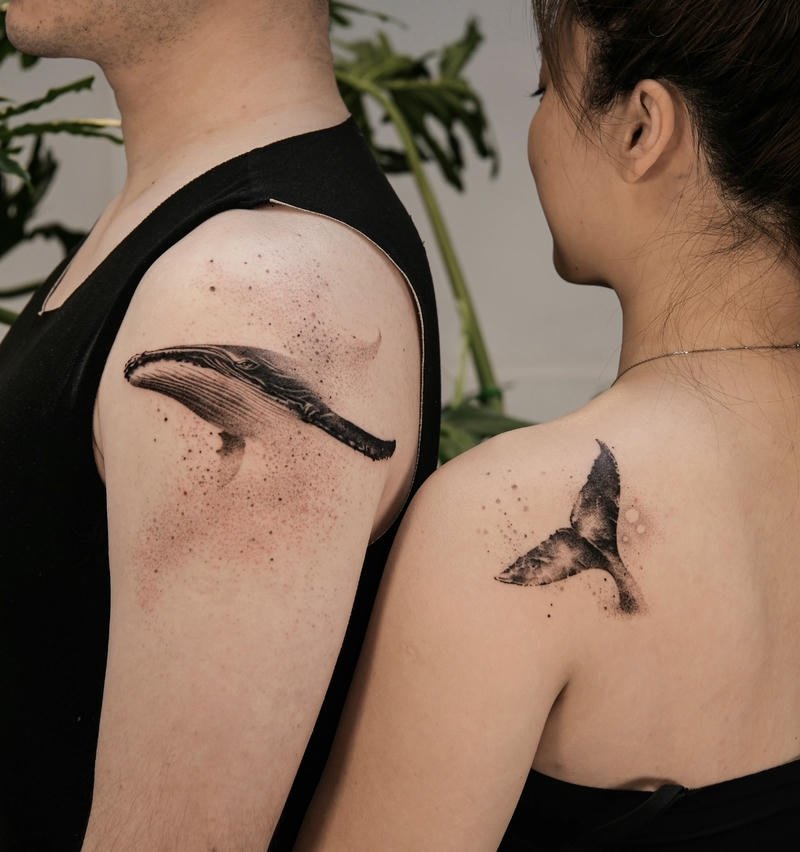 Hình xăm cá voi biểu tượng tự do và sức mạnh