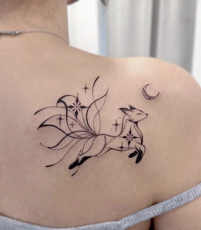 Hình xăm cáo 9 đuôi đen cổ điển đầy cuốn hút