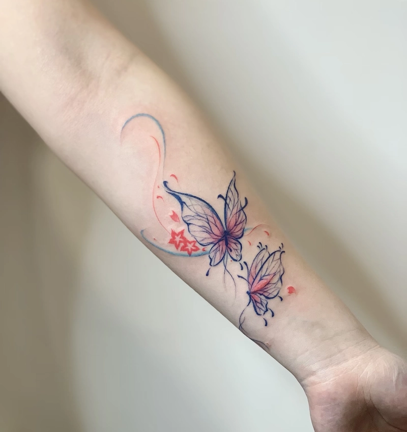 Hình xăm con bướm trên cổ tay tinh tế nữ tính