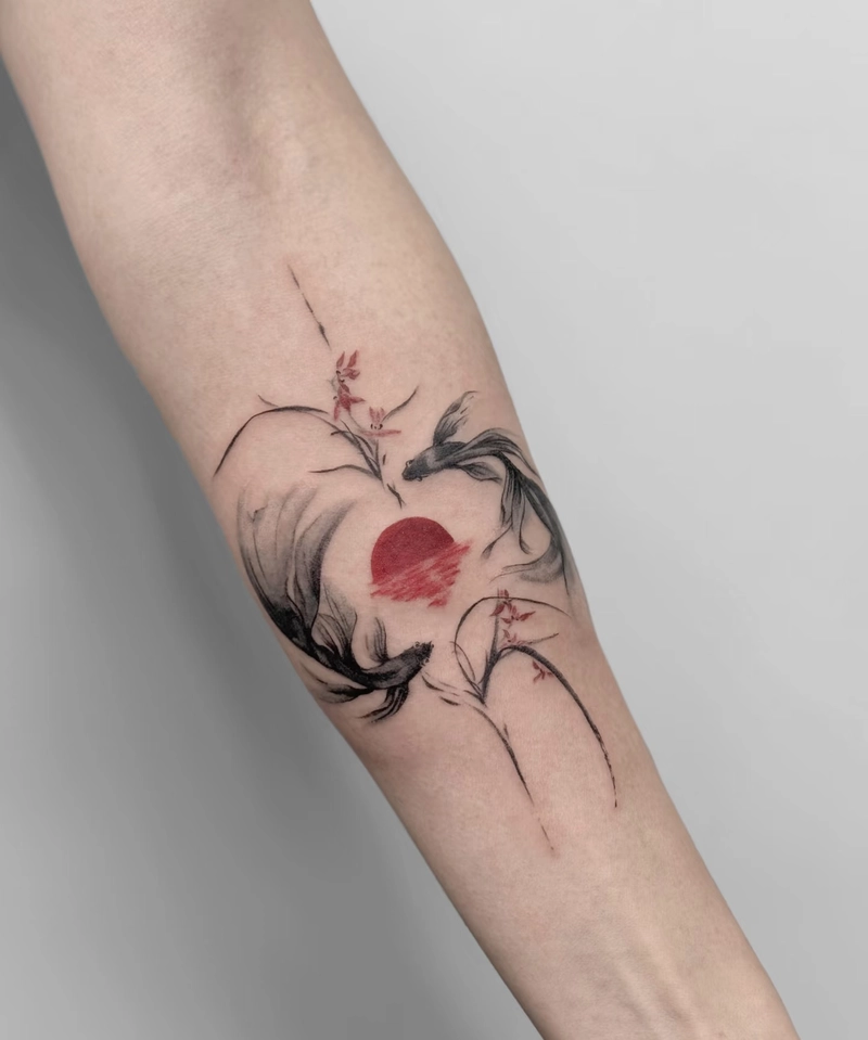 Hình xăm con cá và mặt trời đỏ cực nghệ