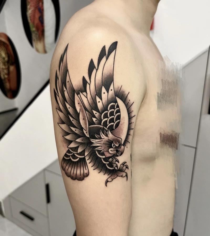 Hình xăm đại bàng biểu tượng dũng mãnh tự do