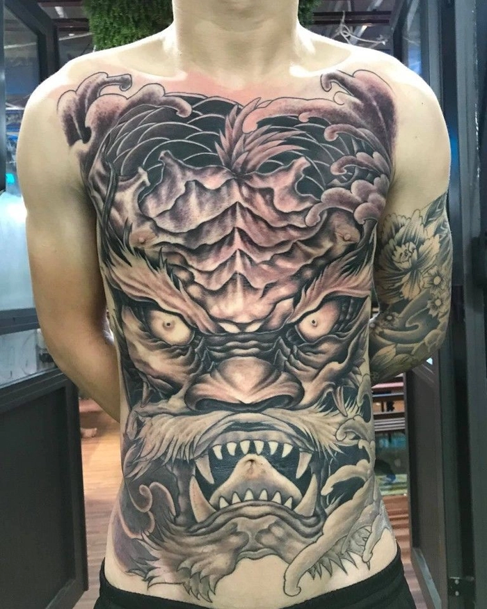 Hình xăm đầu rồng full bụng đường nét sắc sảo cuốn hút