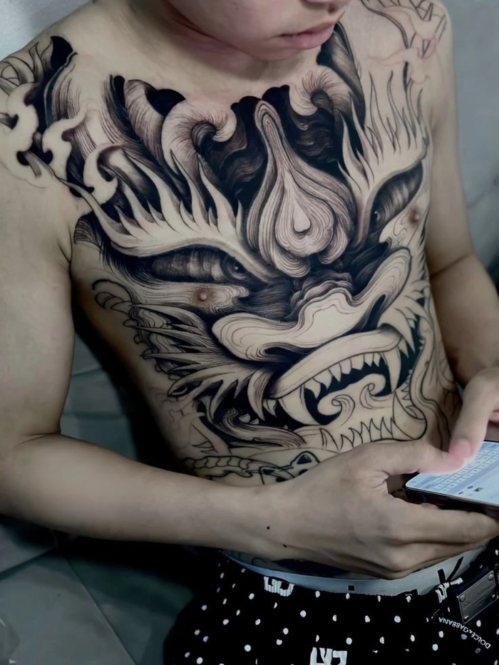 Hình xăm đầu rồng full bụng họa tiết sống động cuốn hút