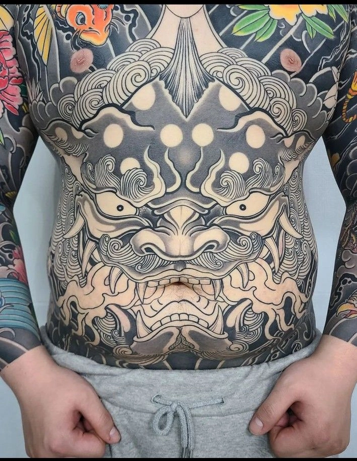 Hình xăm đầu rồng full bụng thiết kế cân đối nổi bật