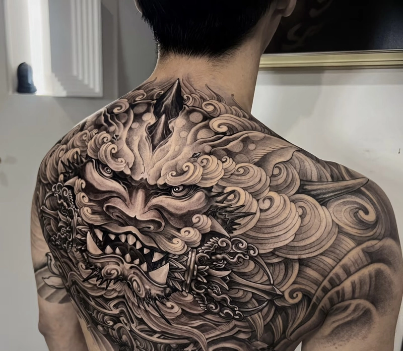 Hình xăm nghệ thuật kín lưng nam phong trần