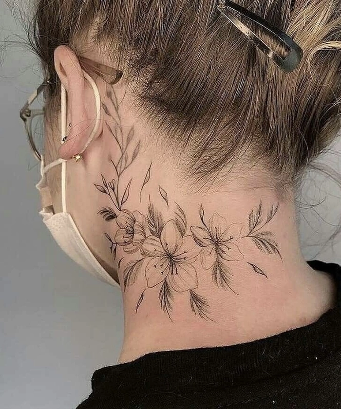 Hình xăm ở cổ nữ nhẹ nhàng không cầu kỳ