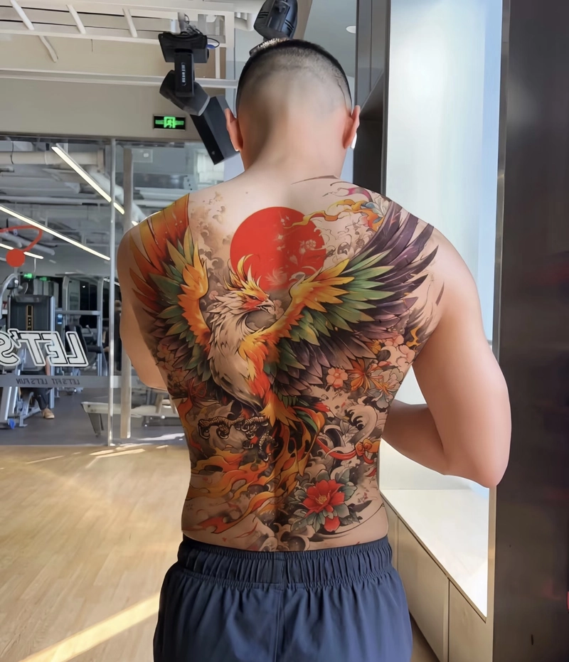 Hình xăm sau lưng nam đầy cá tính