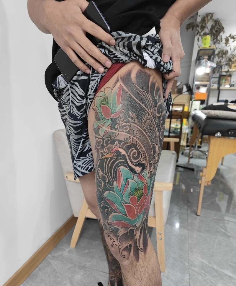 Hoa văn tinh xảo thể hiện cá tính trên đùi