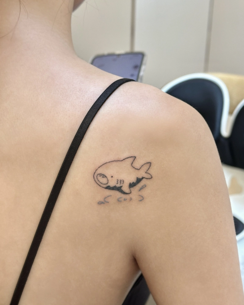 Mẫu hình xăm cá mập nhỏ xinh dễ thương