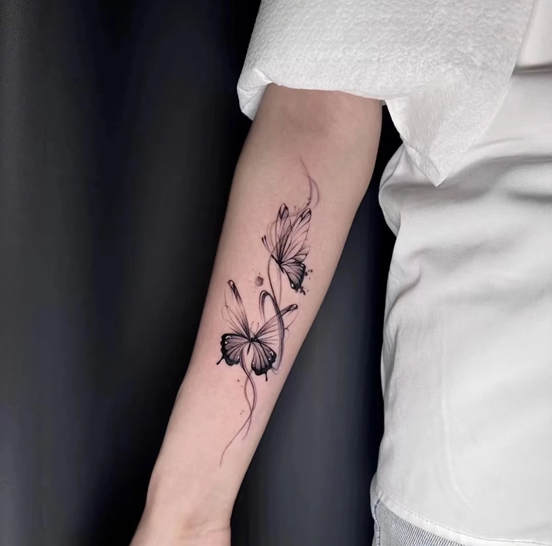 Mẫu tattoo con bướm mộng mơ cuốn hút