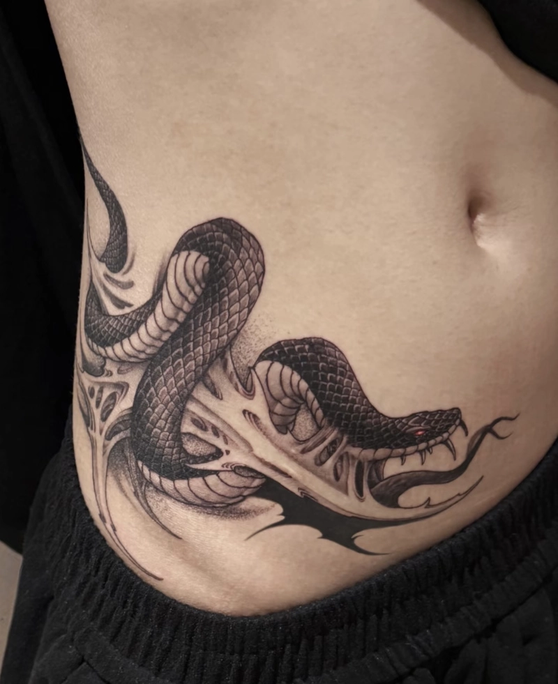 Mẫu tattoo mini quyến rũ dành cho vùng bụng nữ