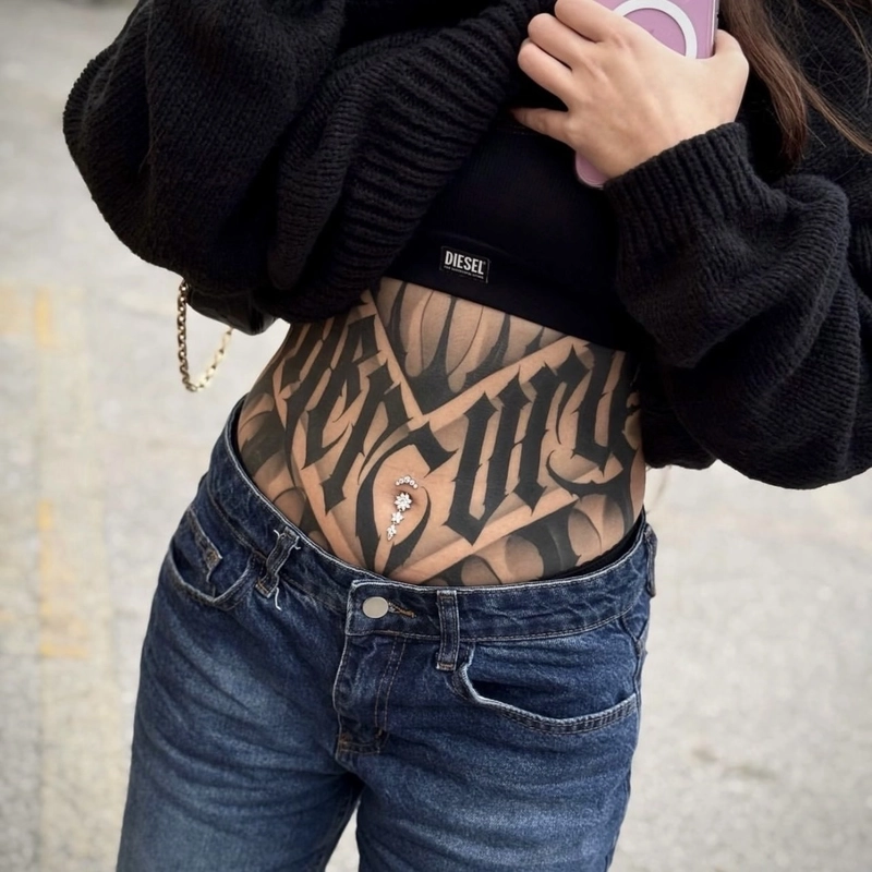 Mẫu xăm bụng nữ đẹp tinh tế cho người yêu nghệ thuật