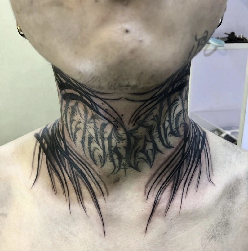 Mẫu xăm cổ nam đơn giản nhưng ấn tượng