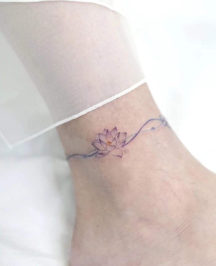 Mẫu xăm vòng chân nữ dạng vòng thanh mảnh