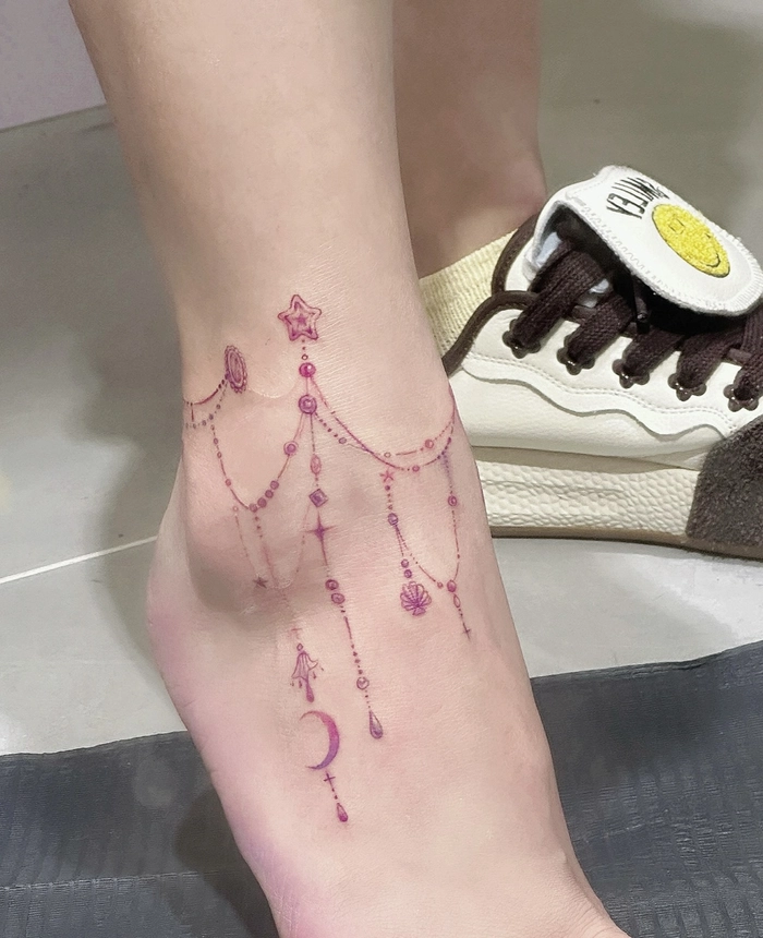 Mẫu xăm vòng chân nữ phong cách nhẹ nhàng