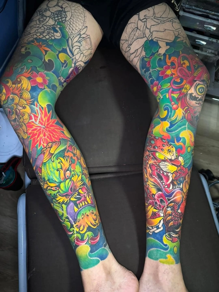 Tattoo chân nhật cổ thiết kế hài hòa tinh tế