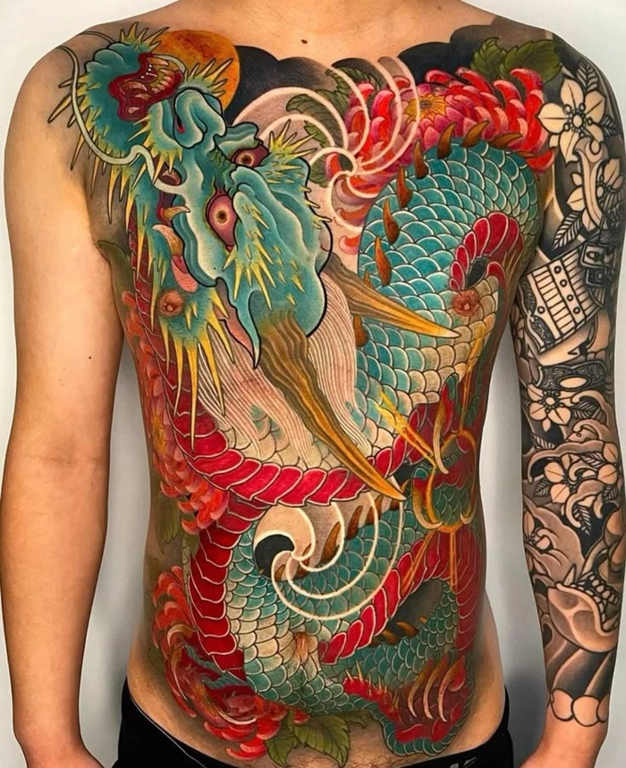 Tattoo đầu rồng kín bụng phong cách mạnh mẽ cuốn hút