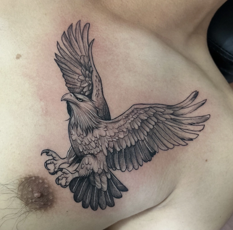 Tattoo ngực đẹp với hình xăm đại bàng