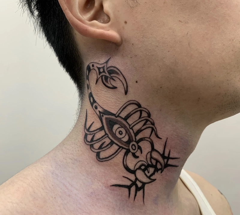Thiết kế độc đáo cho hình xăm cổ nam thu hút