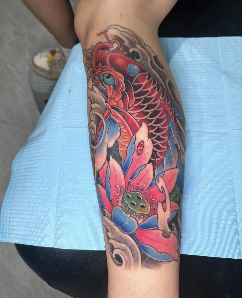Xăm hình cá chép Nhật cổ dáng cong nghệ thuật độc đáo