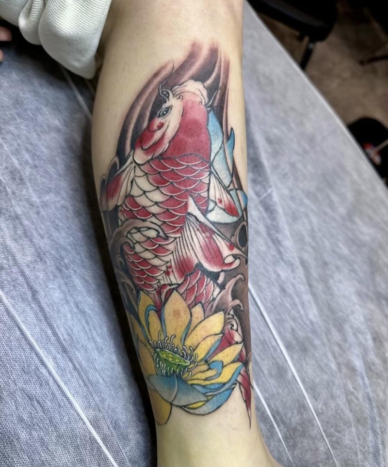 Xăm hình cá chép Nhật cổ thân dài uyển chuyển đẹp