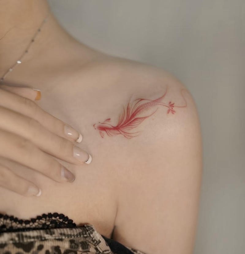 Xăm hình cá chép vàng ở vai cực xinh