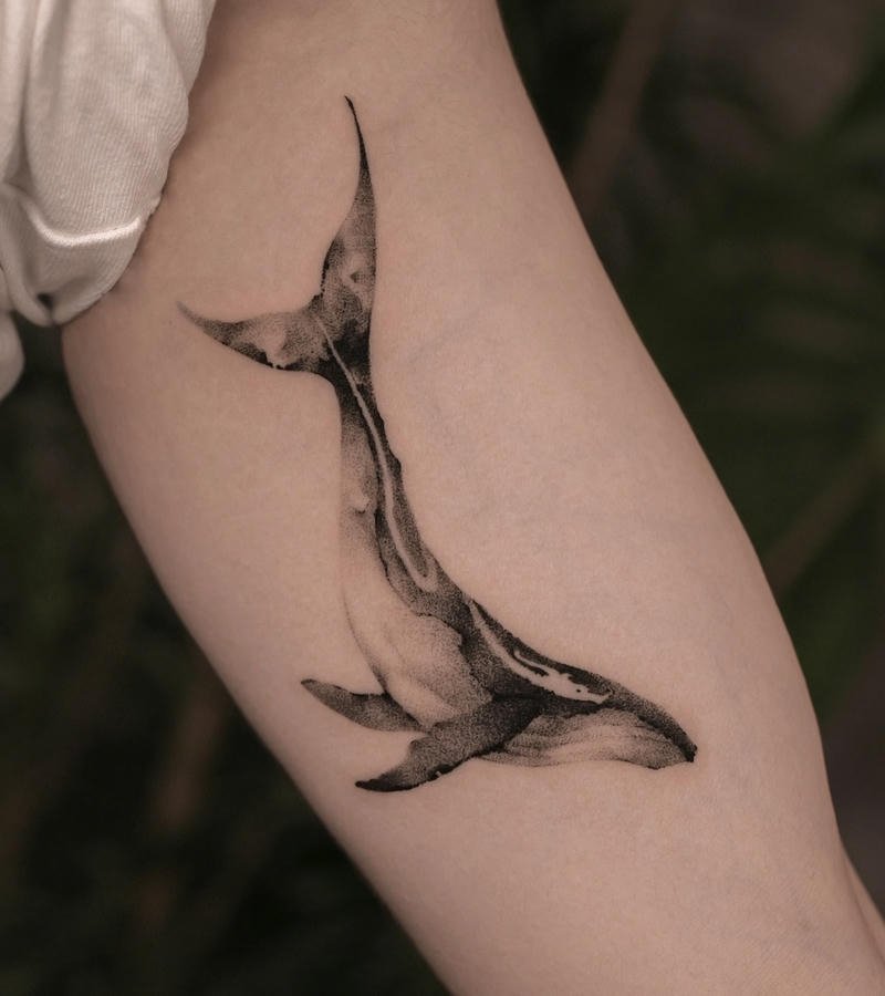 Xăm hình cá voi đơn giản nhưng đầy ý nghĩa