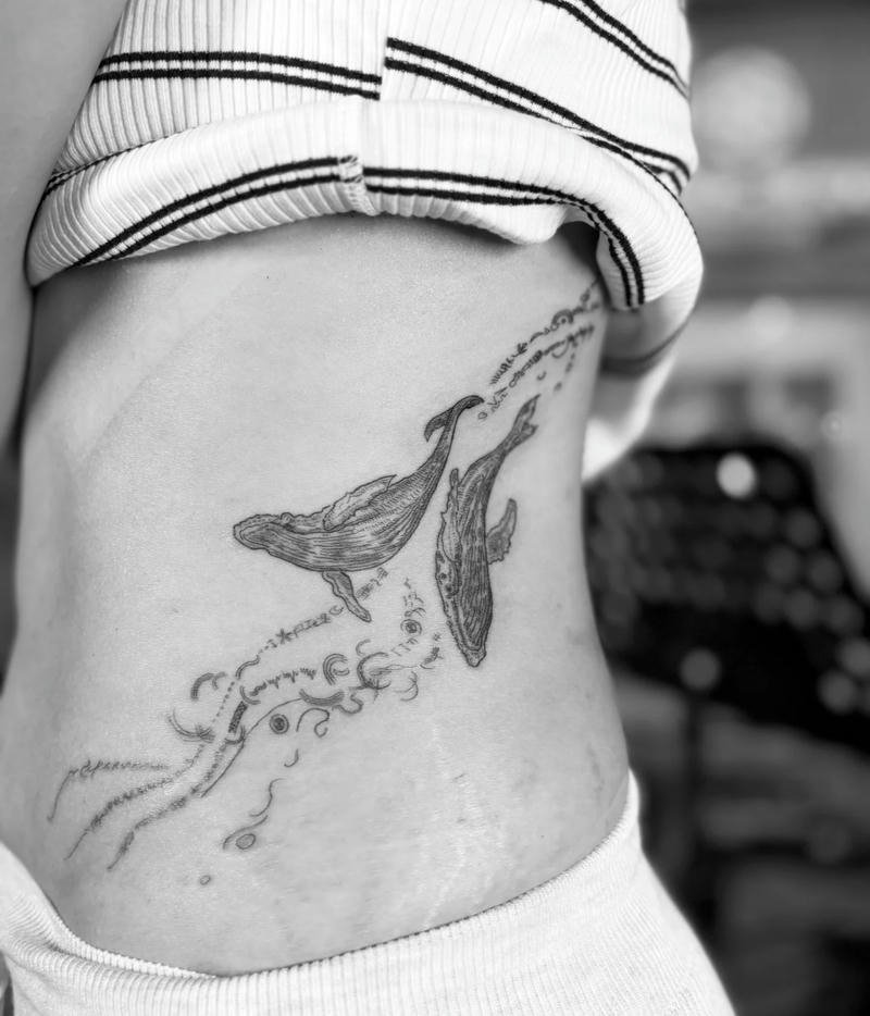 Xăm hình cá voi kết hợp sao trời lãng mạn đẹp