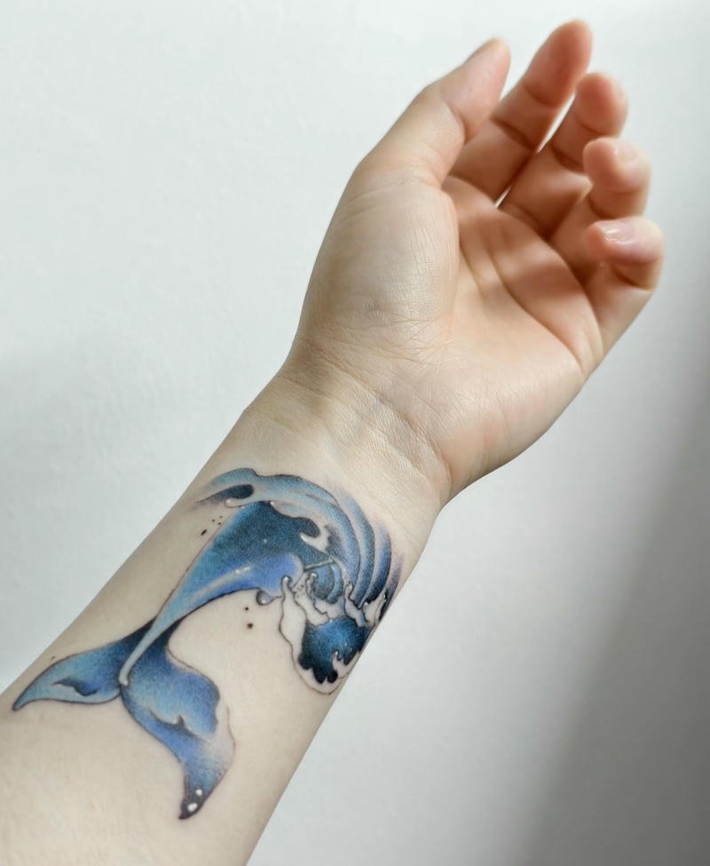 Xăm hình cá voi phong cách biển cả hoang dã