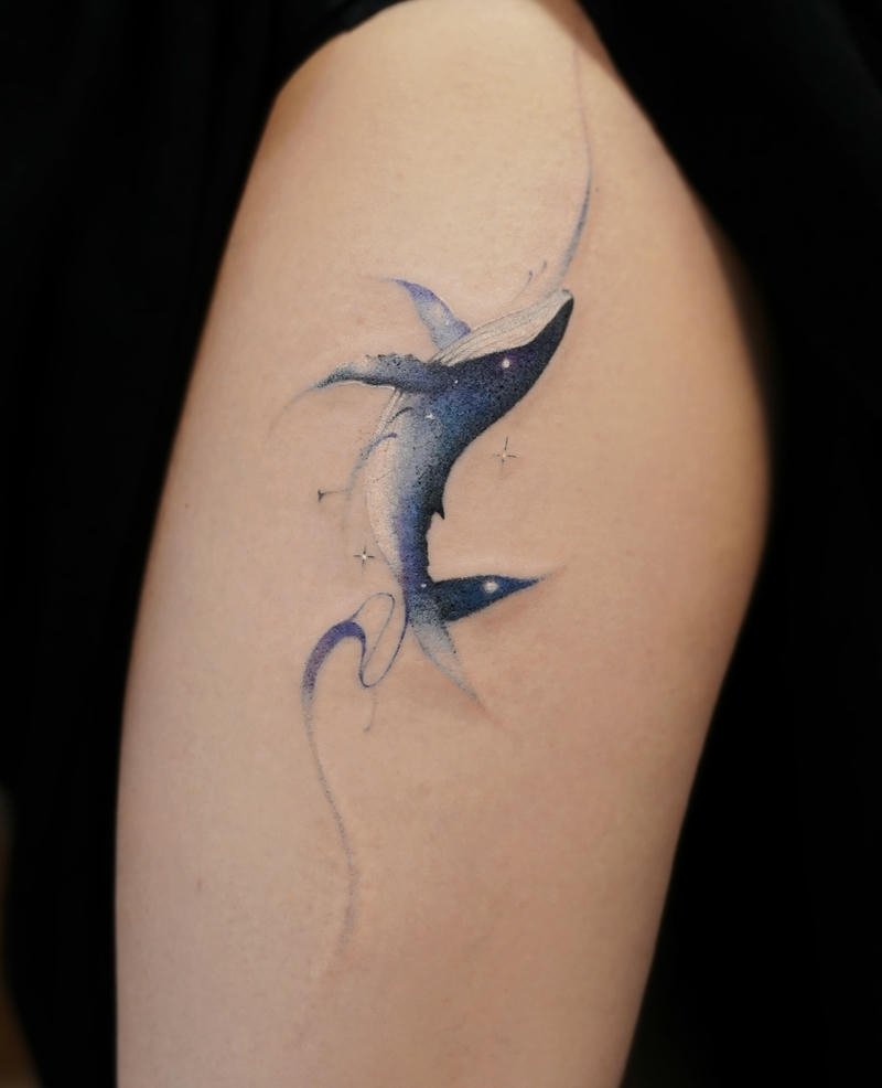Xăm hình cá voi xanh biểu tượng hòa bình