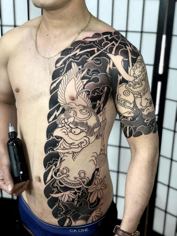 Xăm nửa bụng kiểu nhật cổ họa tiết tinh xảo