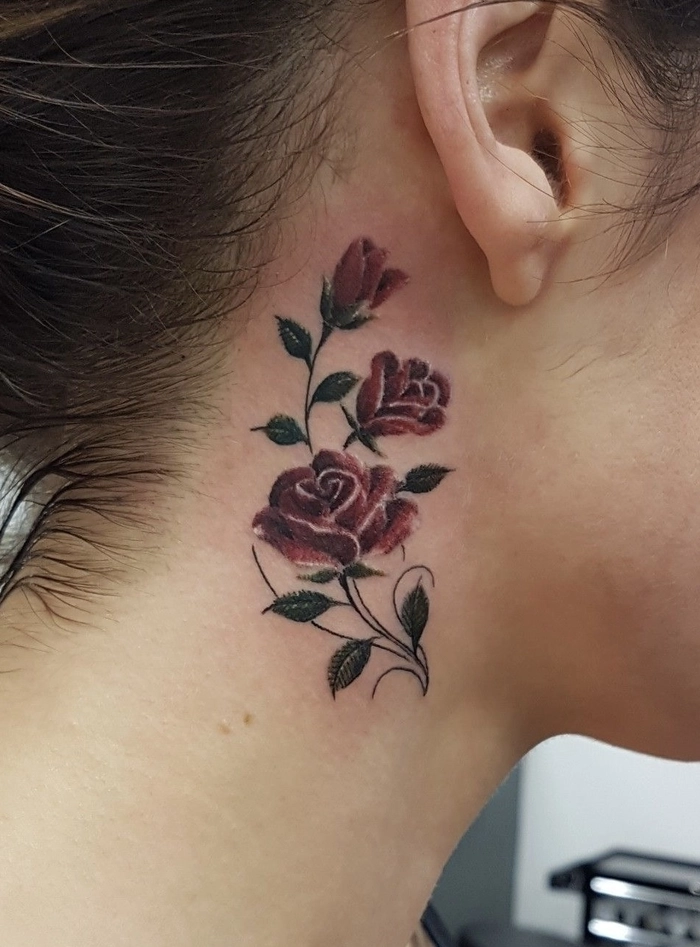 ảnh hình xăm ở cổ nữ với họa tiết hoa